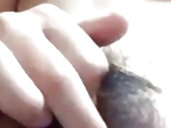 Asiática peluda se masturbando